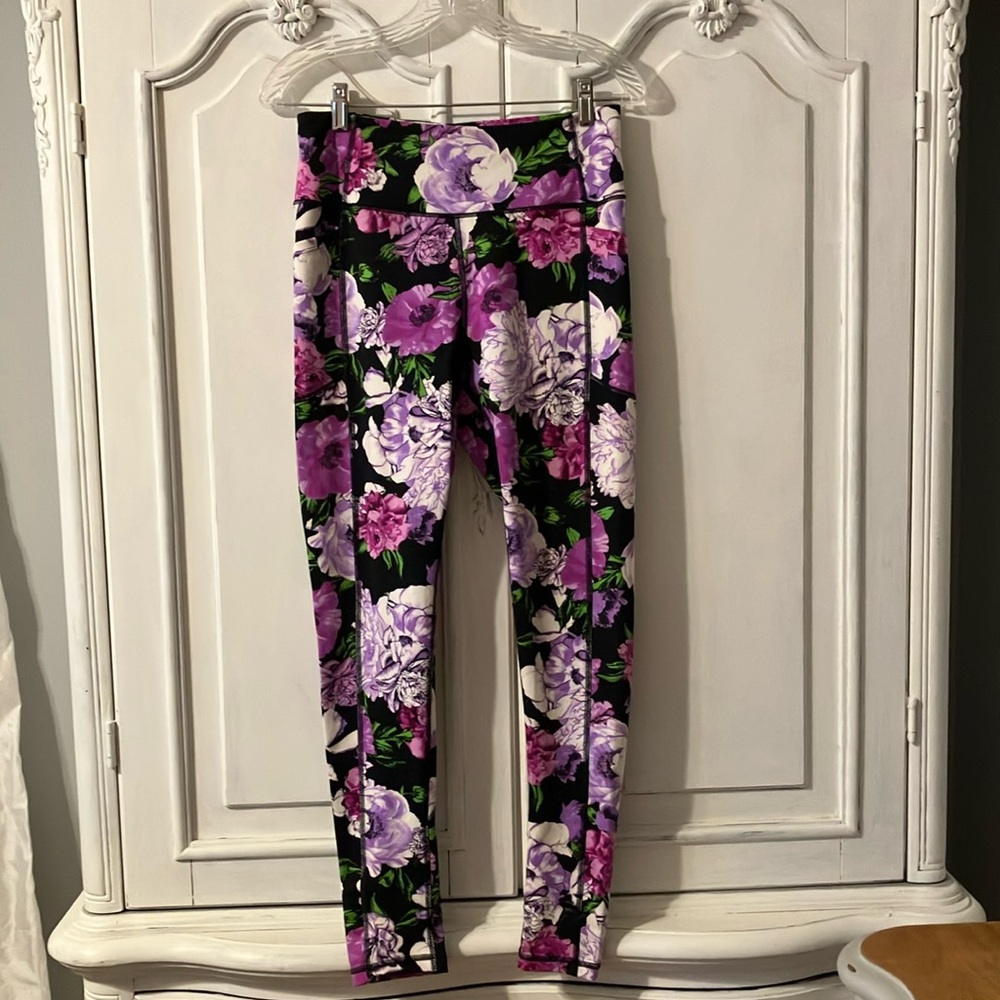 Victoria’s Secret leggings floral on black size 12 NWOT